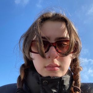 Meet your Posher, Lottie